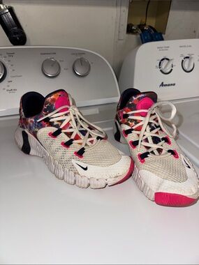 Nike Women’s metcon  Cream Mesh Sneakers with Pink and Black Accents